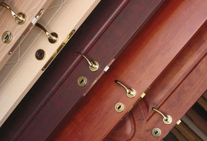 Dettagli di porte, maniglie e serrature
